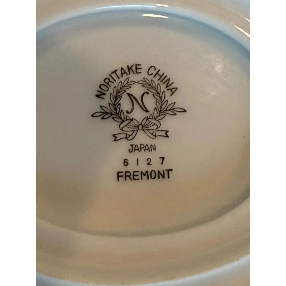 Noritake Fremont Gravy Boat Attached Underplate Platinum Trim China 6127